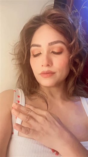 Zoya Rathore on Instagram: "Tease up girl🩷🩷😜😜 #oldsong #oldsongs #music #oldisgold #love song trending bollywood instagram songs kishorekumar latamangeshkar oldbollywoodsongs bollywoodsongs ashabhosle india rdburman hindisongs reels oldhindisongs rajeshkhanna tamilsongs oldbollywood s singer tamil instadaily sdburman evergreensongs instagood"