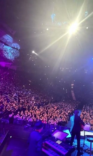 Googoosh live show moment in Toronto 2025 January 🩵