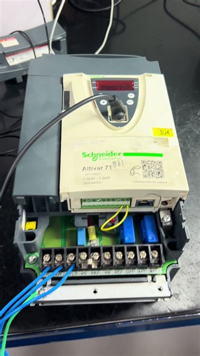 Como fazer o reset de fábrica dos inversores ALTIVAR 71 Da Schneider Para serviços de automação industrial, entre em contato com a RGM Service #Scheneider #Reset #Inversor #Frequencia #creatorsearchinsights