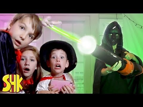 Detective Donut vs Pro Gamers: The Gaming Competition Mystery w Mixed Up Superheroes Game