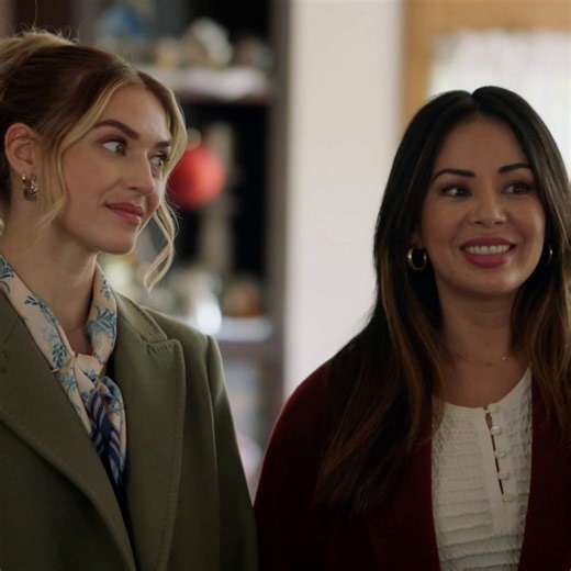 It's ugly sweater szn! 🙌 Watch Never Been Chris'd only on W Network on STACKTV #CountdownToChristmas | Amazon Prime Video