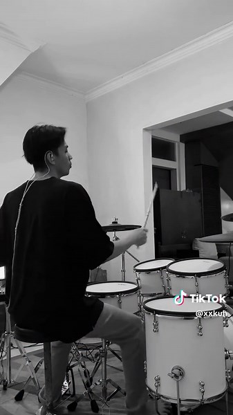 LANY's Emotional Music Connection: 'I Love You'