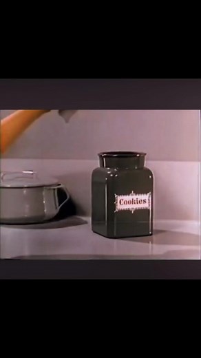 Pillsbury commercial starring Maureen McCormick and the Pillsbury Doughboy #vintage #pillsbury #doughboy #pillsburydoughboy #1960s #bradybunch | June Cleavers Vintage Closet