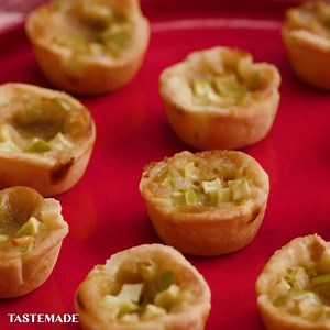 Treat yourself to these tiny tarts, filled with yummy goodness. Come back for seconds or thirds, we won’t judge. https://bit.ly/33E4uEF | Robin Hood Baking Family