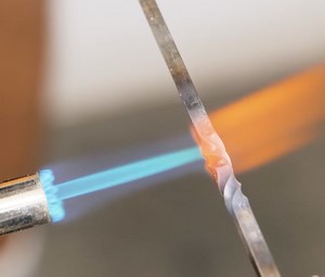 105K views · 86 reactions | A stunning metallic bracelet made with a twist 朗 | 5-Minute Crafts Family | Facebook