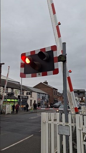 Bamber Bridge Level Crossing Lowering #railway #trainspotting #levelcrossing #northernrail