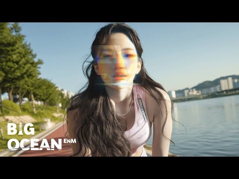 仮想世界から現実へ──異色のK-POPガールグループ・iii（アイアイアイ）