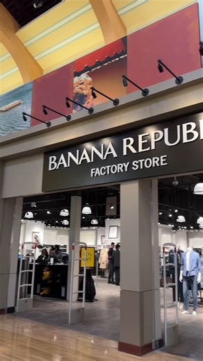 Banana Republic Factory on Instagram: "Spend your Sunday in sporty-chic style with new scuba pieces."