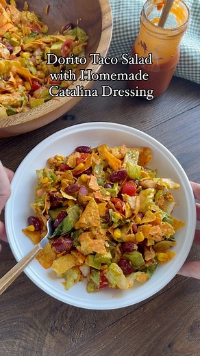 This Dorito Taco Salad is loaded with crunchy romaine lettuce, red onion, grape tomatoes, cheddar, avocado, my delicious homemade Catalina dressing, and crispy Nacho Doritos. Serves 2 | Calories: 491 | Protein: 22g Grab these ingredients to make: low calorie spray oil ¾ cup (112g) of corn (canned or frozen) 1 teaspoon paprika ½ teaspoon of mild chilli powder, ¼ teaspoon of ground cumin, ¼ teaspoon onion powder ¼ teaspoon of garlic powder salt and pepper ¾ cup (130g) of kidney beans 1 romaine hea