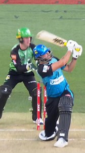 Matt Short 🤝 bulk Big Bash runs For the second consecutive season, Matt Short has won the BKT Golden Bat award! 👏 #BBL13 | BBL