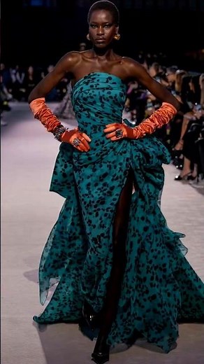 When the Aura is Too Strong: Versace FW23 Queens ⚡️#anokyai #americagonzalez #versace