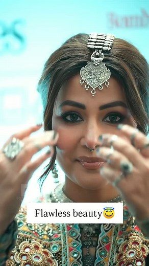 Hina khan🔵 | 🥺 #ramadan Follow this account and comment -❤️ 🌼 ❤️ 🌼 🌼 ❤️ 🌼 #bollywood Fr#hiro #hinakhan #akshara #hinakhanlovers... | Instagram