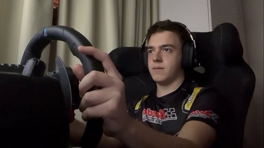Cada vez más jóvenes logran ser profesionales del automovilismo gracias a los simuladores de carreras