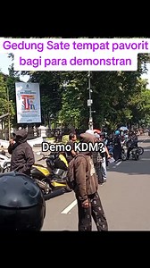 2.2K reactions · 77 shares | Ribuan Orang Demo KDM di Gedung Sate❓ #reels #fyp #viral #tranding #foryou #lemburpakuan #kdm #dedimulyadi #gubernur #jawabarat #jabar #malut #malukuutara #SherlyTjoandaLaos #subang #majalengka #ono #demo #pedagang #jalancagak #subang #nanas | Akang Rajadesa | Facebook