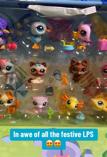 Unboxing Festive Littlest Pet Shop Toys for Christmas