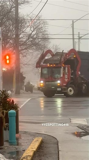 Garbage Truck U-PAK Disposal #garbagecollection