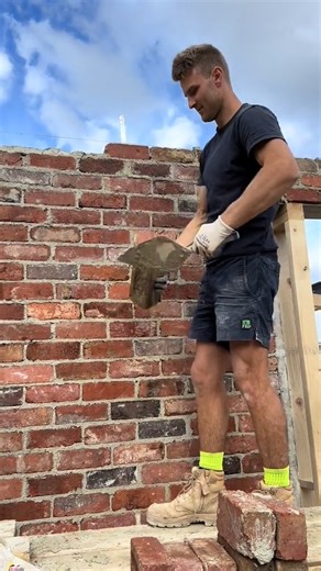 How To Lay Bricks tricks For Beginners Using a line cutting🧱🧱🧱🧱#brickhouse #bricks | Bricklayer