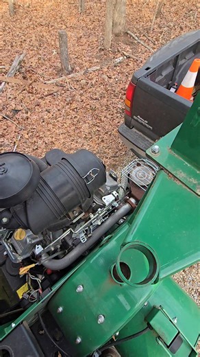 A quick look inside the Leaf Box! Finally perfected this setup. No blowout. Easy to dump. You could suck up leaves for days with this setup! 💯 | Cameron Duncan