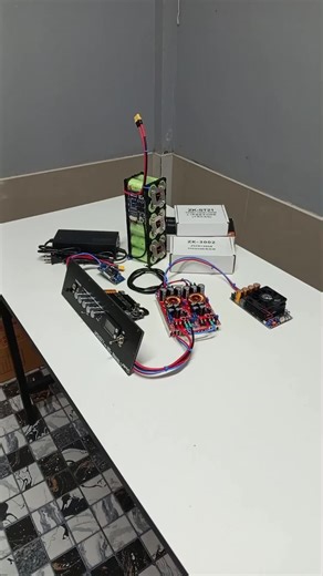 แอมป์จิ๋วและแบตเตอรี่ 12V สำหรับระบบเสียง