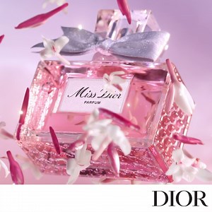 6.3K reactions · 391 shares | THE NEW MISS DIOR PARFUM A floral and fruity bouquet, dominated by a rosy note of starry jasmine that contrasts with the voluptuousness of ambery wood accords. #missdiorparfum #loveoutloud | Dior | Facebook