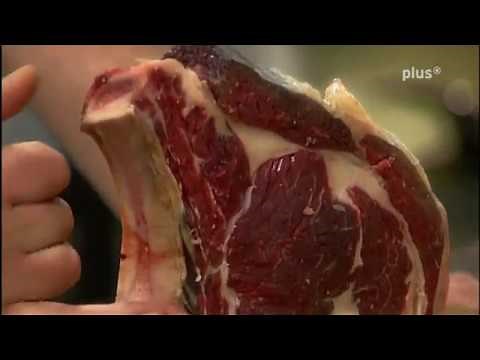 Tim Maelzer cooks: Ox cutlet with bell pepper bread salad & pear compote & Gorgonzola - Polenta