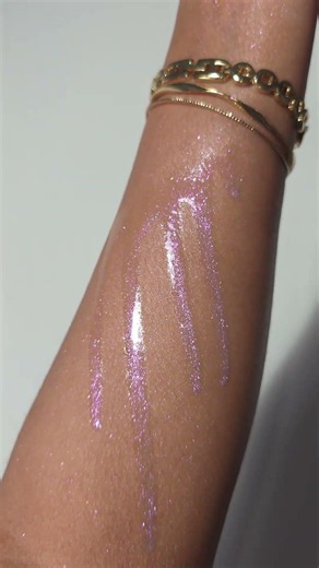 Pink girly sparkly shimmer body oil - non-greasy dry body oil #shimmeroil #bodyoil #bodyglitter