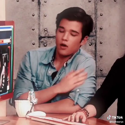 #FREDDIEBENSON ✩ why am i just now realizing how fine he is oh my god. THE CLIP OF HIM FLEXING IM AT A LOSS FOR WORDS. :: #icarly #icarlyedit #freddiebensonedit #nathankress #nathankressedit #carlyshay #sampuckett #mirandacosgrove #icarlyreboot #nickelodeon #luvkourys #fyp #fypシ #foryou #foryoupage #viral #xyzbca