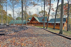 Majestic Oaks Lodge - Woodland Ridge Cabins in Hocking Hills, Ohio