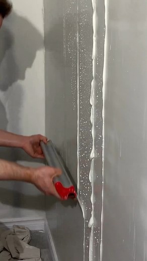 242K views · 302 reactions | Skimming walls with a LEVEL5 24-Inch Skimming Blade  "Still in the learning stages with the skimming blades so everybody is welcome to share their tips and tricks. This is definitely a tool I want to perfect my technique on, the saved time and clean finish are worth it!"  @finetouchtaping  | LEVEL5 Tools | Facebook