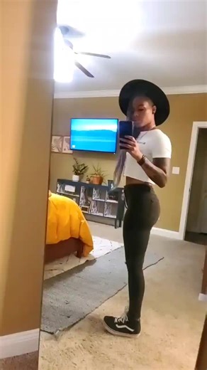 #diy #diyjeans #jeansmakeover #twotonejeans #diyproject