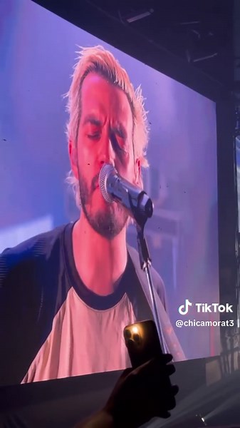 Morat canta mil tormentas Bucaramanga • 11 de julio Octavo asunto pendiente. El cuarto concierto en Colombia y el último del país en la gira Asuntos Pendientes. #Morat #AsuntosPendientesTour #colombia #bucaramanga #morattour #asuntospendientestour #octavoasuntopendiente #giraasuntospendientes #moratenbucaramanga