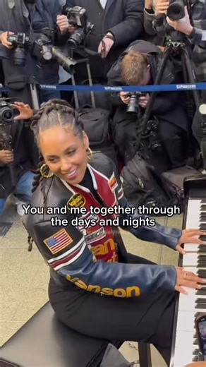 feeltheselyricsss on Instagram: "Alicia Keys - No One (Live) #aliciakeys #fyp #feeltheselyricsss"