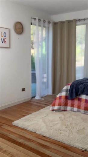 ¿Team gatito 😸 o team perrito 🐶? Dos opciones de escritorios que llenan el espacio de personalidad. Cambia el look, suma color y elige el rincón que va más contigo. ¿Con cuál te quedas? #TeamGato #TeamPerro #EspaciosConPersonalidad #DecoKids #DecoCreativa #IdeasParaElHogar #Escritorio #Sodimac Silla Escritorio Infantil Perro Multicolor 50X94X51 Cm COD 914255X Silla Escritorio Infantil Gato COD 9057331 Escritorio Vidrio Gatos Blanco 110X76X50 Cm COD 9141626 Escritorio Vidrio Perros Blanco 110x7