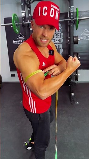 EIN MUSKEL GRÖSSER ALS DER ANDERE?! MACH DAS! #musclebuilding #muscels #workout #functionaltraining