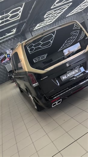 🎨 2 Tone by KLASSEN — it’s not just paint. It’s pure art. Every layer, every color transition is crafted by hand, sealed under lacquer with deep metallic flakes that shimmer like jewelry under the light. 💎 Two-tone painting means individuality, elegance, and power — it’s the signature of those who choose perfection over ordinary. This isn’t just a car. This is KLASSEN. The art of motion. 🔥 Two-Tone is our identity. #KLASSEN #2ToneByKLASSEN #LuxuryVClass #AutomotiveLuxury #MadeInGermany #Luxur