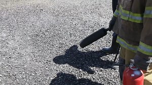 Step Back for Safety Series: Fire Extinguisher - Be Prepared (Spanish)