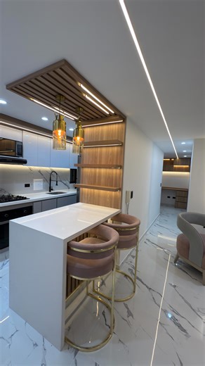 DISEÑO Y CONSTRUCCIÓN on Instagram: "La inspiración para diseñar o remodelar tu apartamento está aquí Somos especialistas en el diseño y remodelación de aptos de alta gama con un alto valor de innovación prestigio y exclusividad #diseñodeinteriores #interiorismo #remodelaciones #arquitecturaydiseño #arquitetura apartamentos carpinteriaarquitectónica diseñosdeapartamentos mobiliario remodelacionesdeapartamentosbogota remodelacionesbogota diseñodeinterioresbogota"