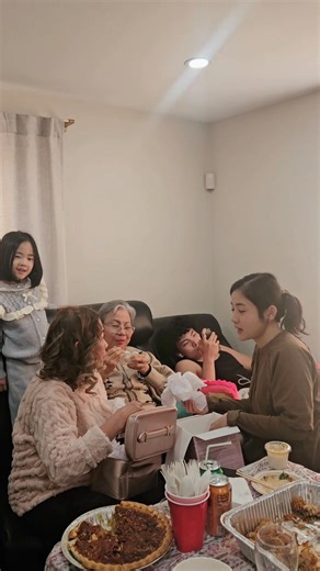 3.4K views · 23 reactions | Các đối tượng bị bắt tại trận luôn  | Queenie Dinh | Facebook