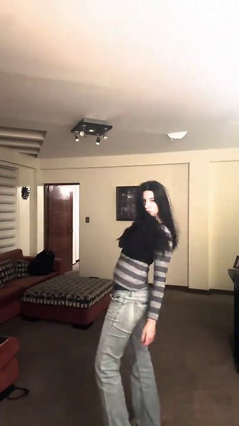 Stunning Runway Outfit & New Face Model