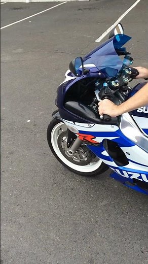 2002 Suzuki GSXR 600 Walk around while running. Sounds great!