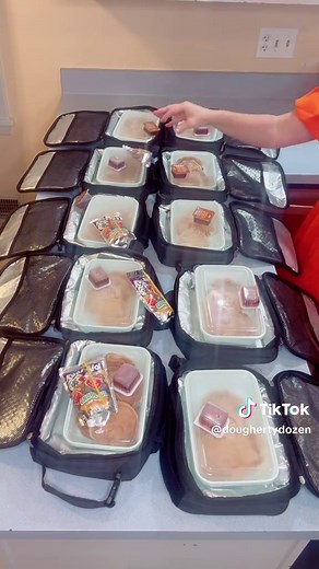 Packing Lunches for 10 Kids: Easy Lunch Ideas