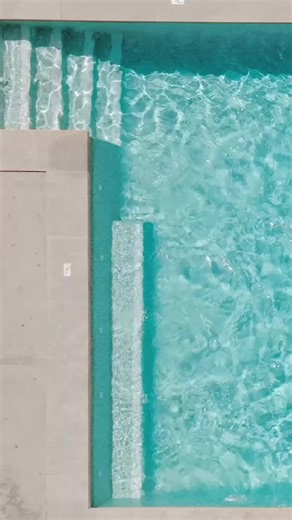 🏊‍♂️🎨 Renueva tu alberca y haz que luzca como nueva Con nuestra pintura especial para albercas, puedes darle a tu piscina un acabado fresco, duradero y con un color vibrante que resalta la belleza del agua. 💧 Beneficios: ✔ Alta resistencia al agua y a los químicos ✔ Excelente adherencia en superficies de concreto ✔ Colores intensos y duraderos ✔ Protección contra desgaste y humedad Ideal para mantenimiento o renovación de albercas, logrando un acabado limpio y profesional. ✨ Prepara tu alberc