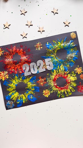 Mandisa | Happy Toddler Playtime on Instagram: "Did you know you can create vibrant fireworks art using cardboard tubes and straws? 🎆✨ Cut slits into the end of a cardboard tube or straws, fan them out, and dip them into paint. Stamp onto paper to create beautiful firework designs—perfect for New Year’s celebrations or a fun craft day! #FireworksCraft #CardboardTubeArt #CreativeKids #HolidayFun"