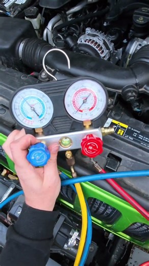 2019 Jeep Wrangler AC recharge #hvac #mechanic #jeep #jeepwrangler