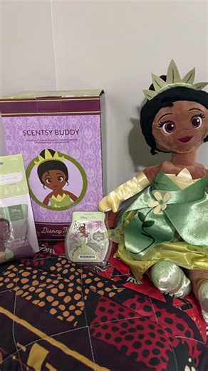 Your favorite princess is on the scene! 💚Plus, PRE-ORDER the LTO lovely Cinderella Castle✨🏰