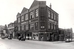 16 lavish photos take you back to Little London in the 1950s