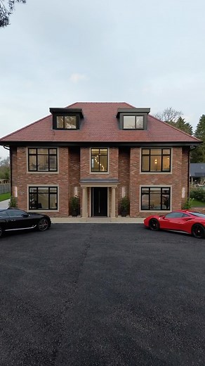 371 reactions · 13 comments | Day vs Night at this £1,750,000 home in Willaston, Cheshire 勞 @luxurypropertypartners To watch the full in-depth tour head to the link in our bio which takes to you our YouTube channel. • • #luxurylifestyle #luxuryhomes #luxuryhouses #luxuryhomesuk#housetours #theluxuryhomeshow #homeinsporation#homedesign #londonhomes #interiorsuk #housetours#renovations #cheshirehomes #cheshirelife #cheshire | The Luxury Home Show | Facebook