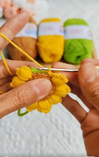 Hoa hướng dương móc len handmade #xuhuong #moclenhandmade #moclen #mockhoahandmade
