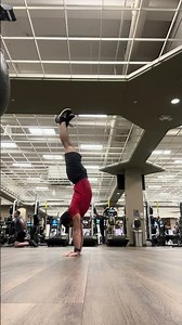 4 freestanding handstand pushups