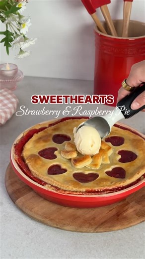 Chasseur Aus/NZ | Sweethearts Strawberry & Raspberry Pie 🩷🥧🍓Made with the Chasseur Pie Dish and the Nordic Ware Heart Lattice Cutter. Recipe below.⁠ ⁠... | Instagram
